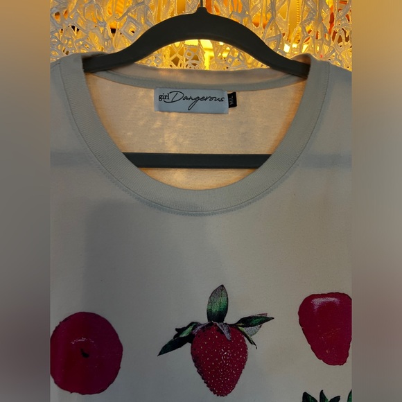 Free People: Strawberries Oversized Tee: M/L - Picture 3 of 4